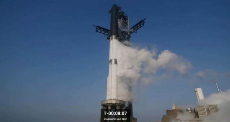 Foguete da SpaceX explode após lançamento.