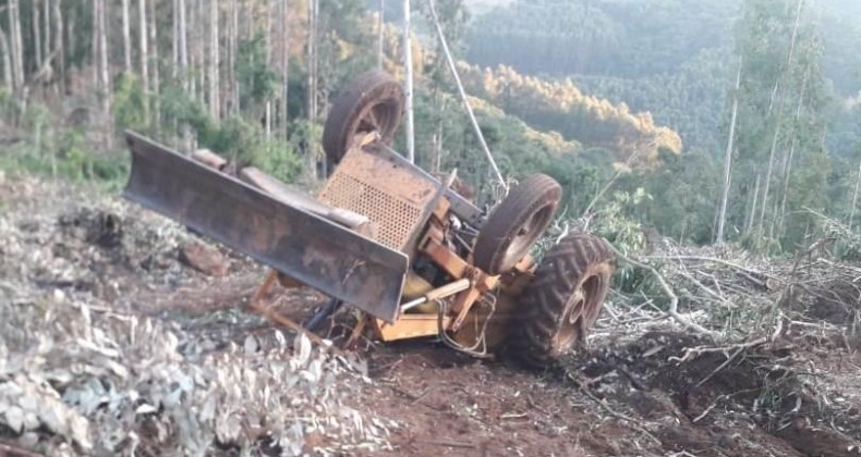 Trabalhador morre ao capotar máquina agrícola no Meio-Oeste