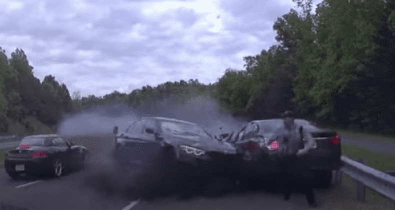 Policial escapa ileso de carro descontrolado a 200 km/h